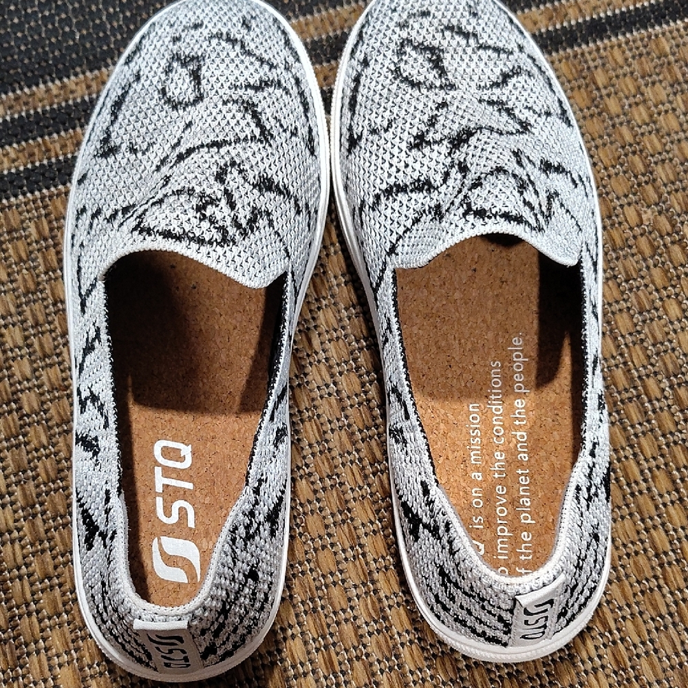 STQ Women's Monochrome Slip-On Sneakers